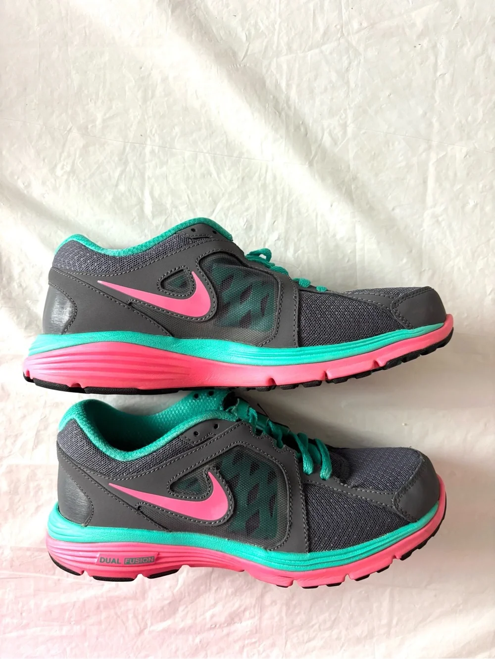 NWOT Nike Turquoise Pink Dual Fusion Run 3 Fitsole SZ 7.5